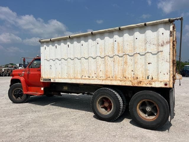 Image of Chevrolet C70 equipment image 3