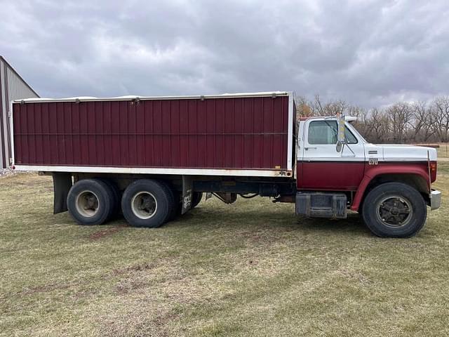 Image of Chevrolet C70 equipment image 3