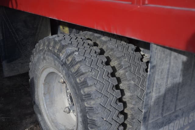 Image of Chevrolet C70 equipment image 4