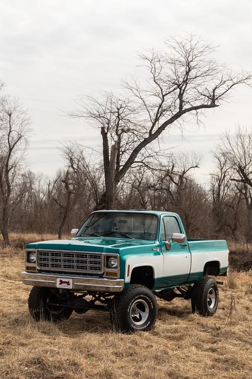 Image of Chevrolet Silverado 10 equipment image 2
