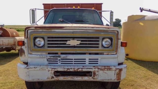 Image of Chevrolet C60 equipment image 1