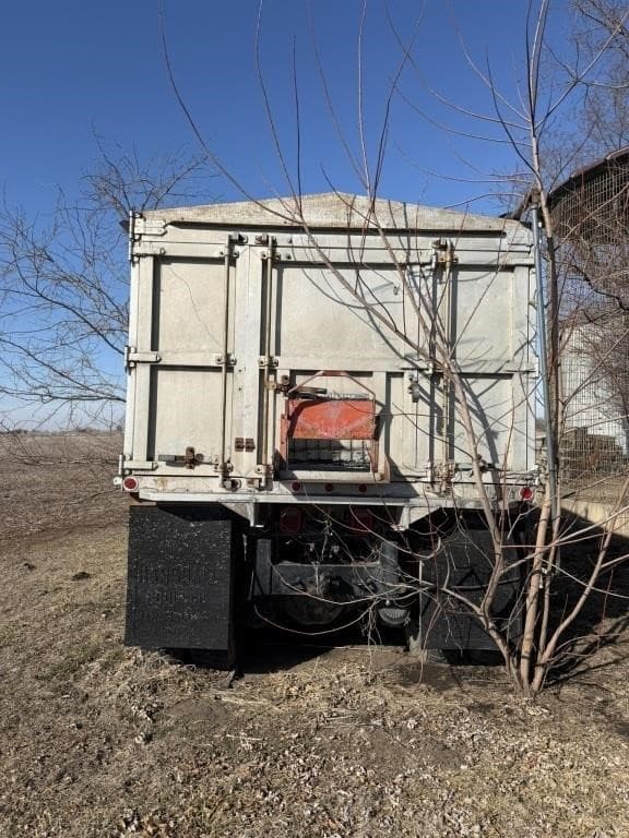 Image of Chevrolet C65 equipment image 4