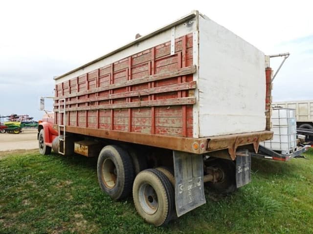 Image of Chevrolet C70 equipment image 3