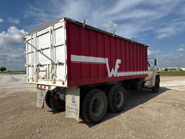 Image of Chevrolet C70 equipment image 4