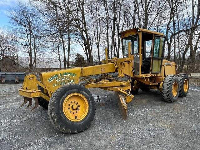 Image of John Deere 570A equipment image 1