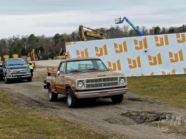 Image of Dodge Ram 150 equipment image 2