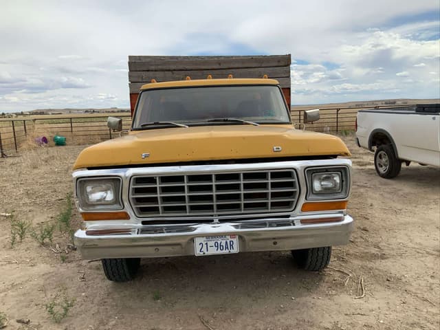 Image of Ford F-350 equipment image 1