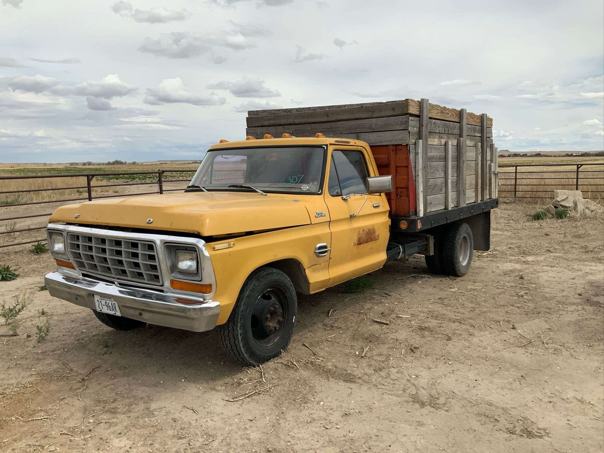 1979 Ford F-350 Equipment Image0