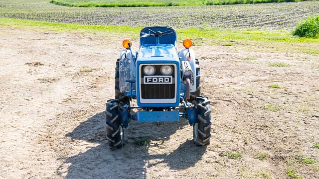 Image of Ford 1100 equipment image 2