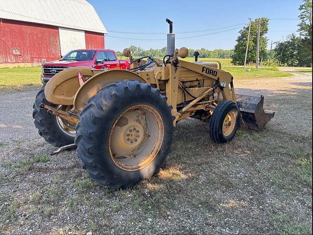 Image of Ford 3400 equipment image 2