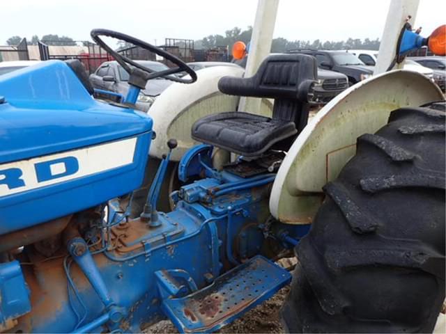 Image of Ford 3600 equipment image 4