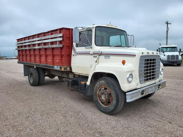Image of Ford 700 equipment image 1
