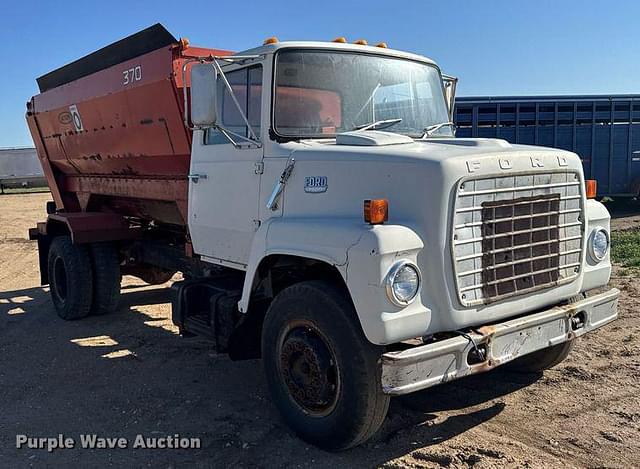 Image of Ford 7000 equipment image 2