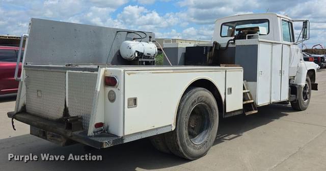 Image of Ford 7000 equipment image 4
