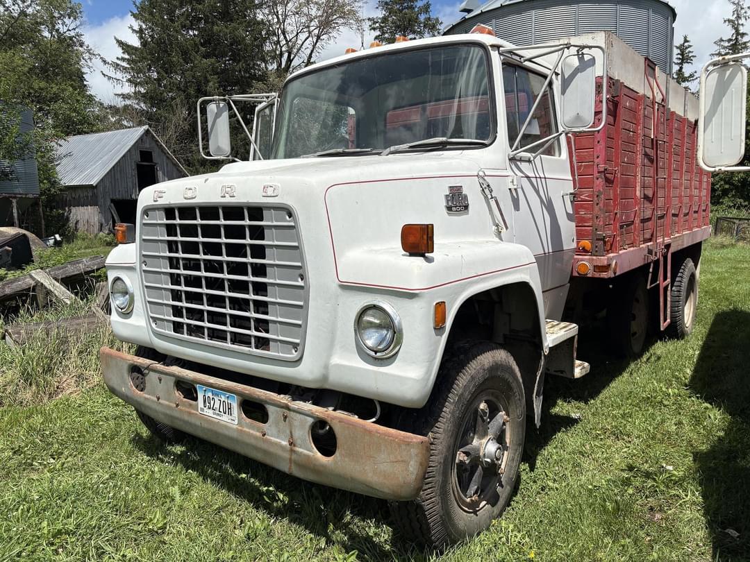 Image of Ford F-800 Primary image