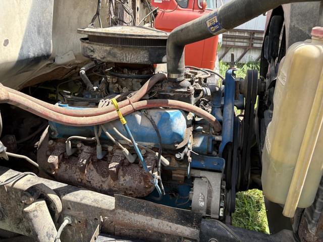 Image of Ford F-800 equipment image 3