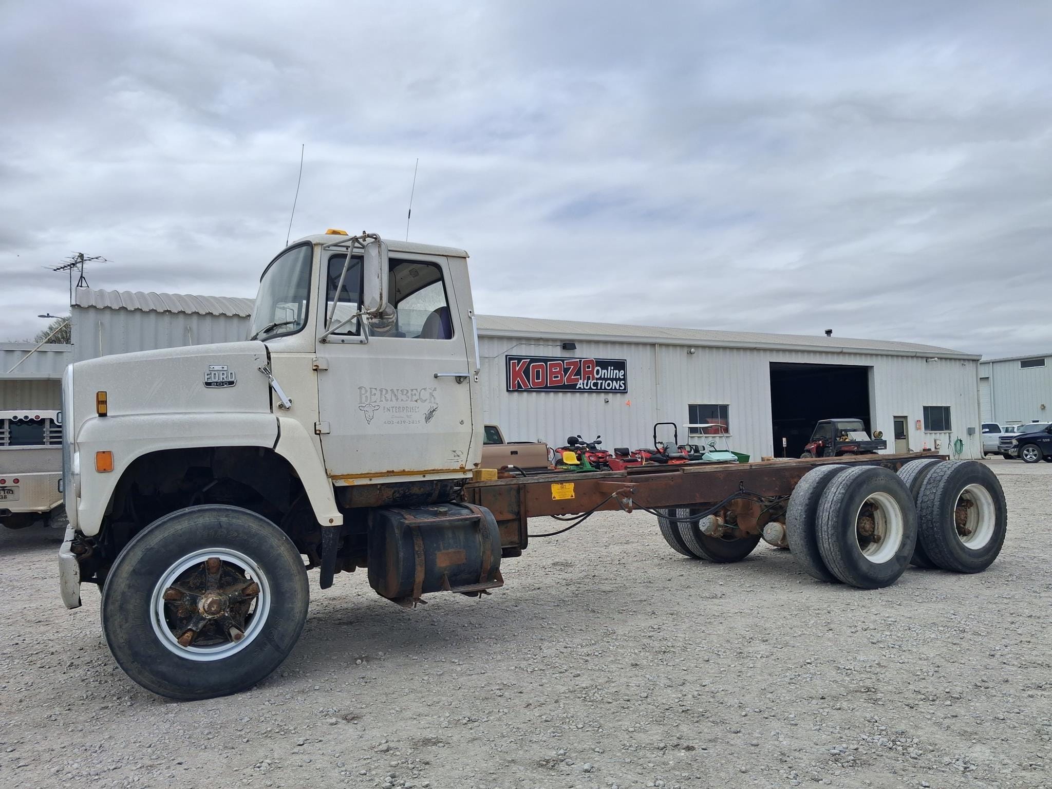 1979 Ford F-800 Equipment Image0