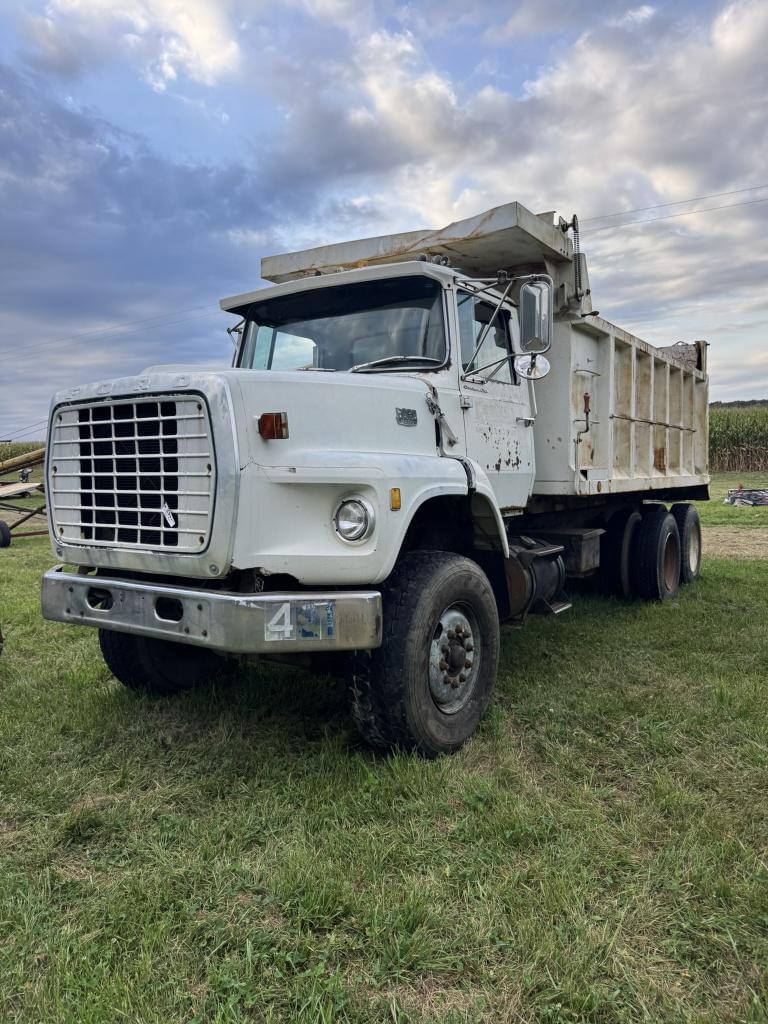 Image of Ford F-8000 Primary image