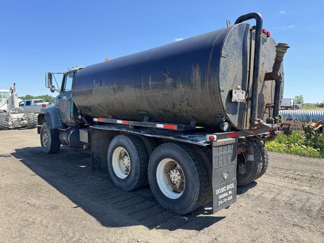 Image of Ford 8000 equipment image 2