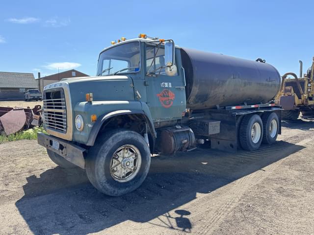 Image of Ford 8000 equipment image 4