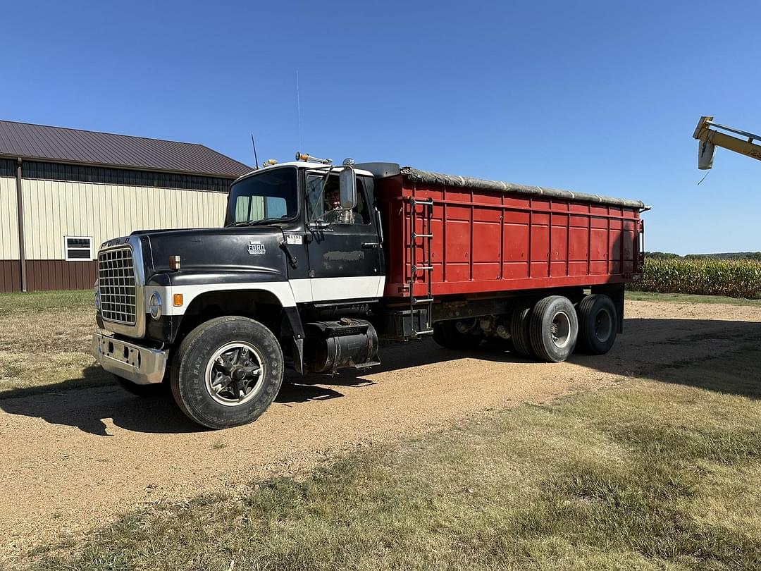 Image of Ford 8000 Primary image