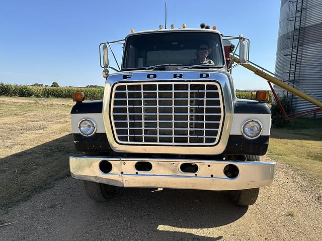 Image of Ford 8000 equipment image 1