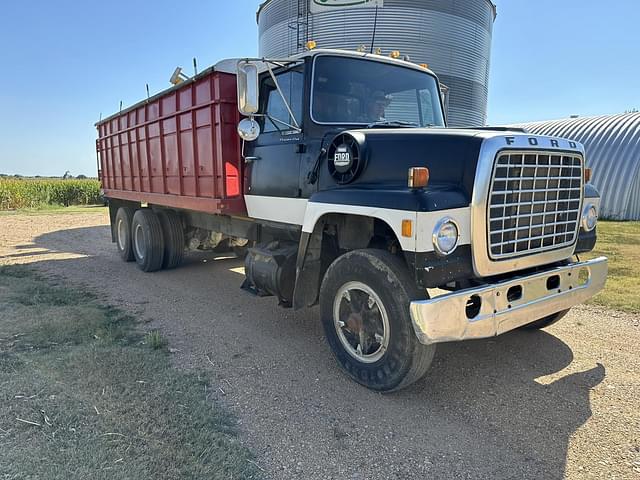 Image of Ford 8000 equipment image 2