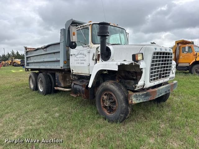Image of Ford 8000 equipment image 2