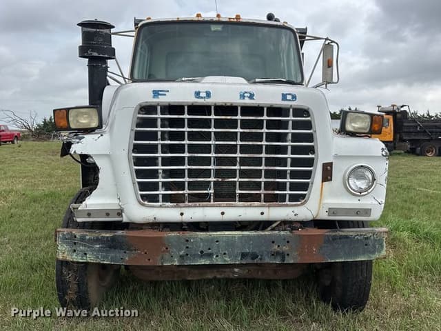 Image of Ford 8000 equipment image 1