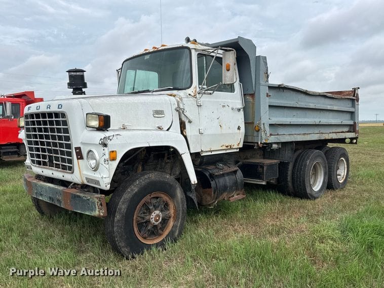 1979 Ford 8000 Equipment Image0