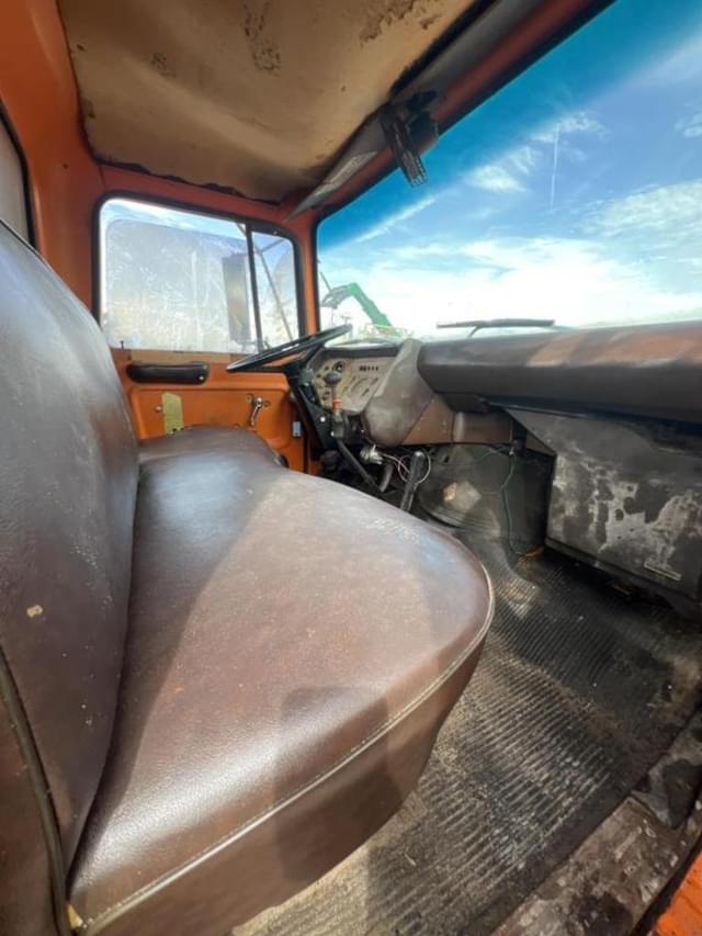 Image of Ford F-8000 equipment image 4
