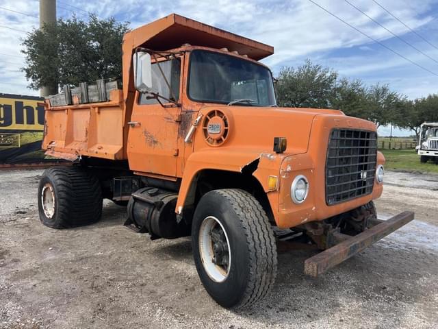 Image of Ford F-8000 equipment image 3