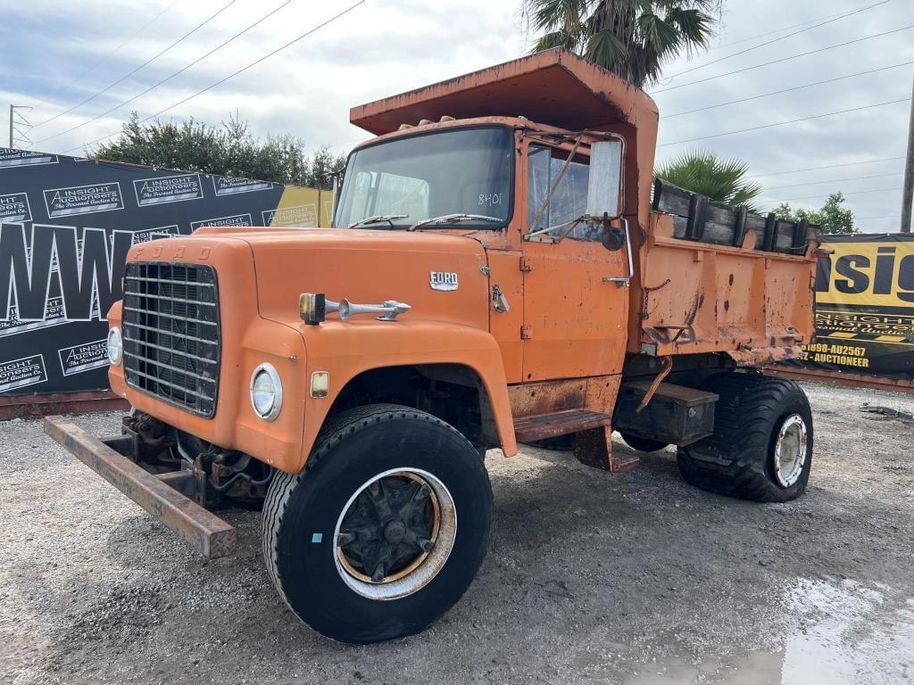 Image of Ford F-8000 Primary image