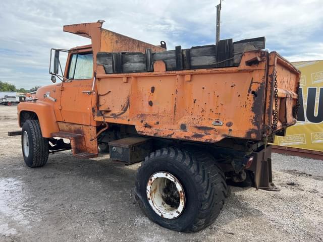 Image of Ford F-8000 equipment image 1