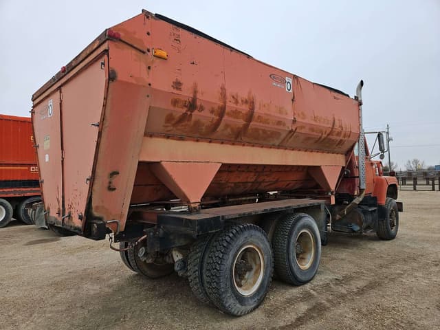 Image of Ford 8000 equipment image 4