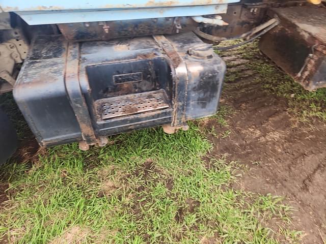 Image of Ford 8000 equipment image 4