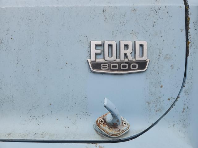 Image of Ford 8000 equipment image 2