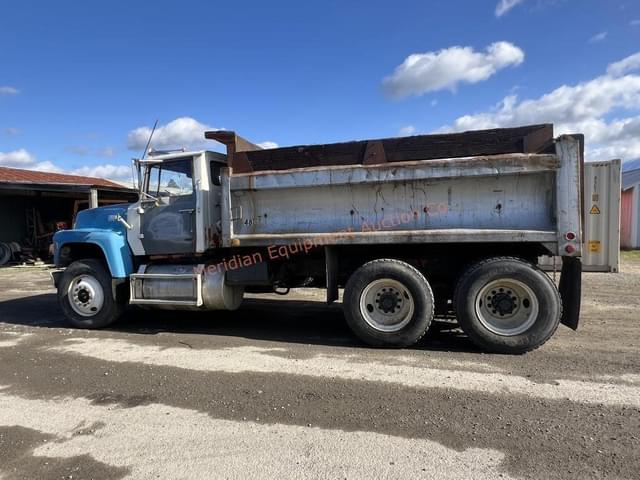 Image of Ford F-9000 equipment image 1