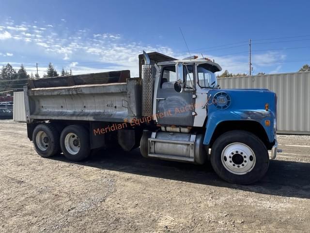 Image of Ford F-9000 equipment image 2