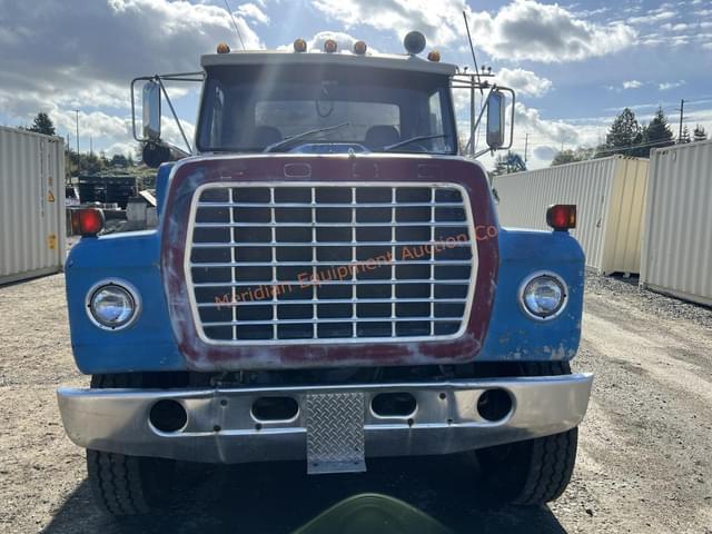 Image of Ford F-9000 equipment image 4