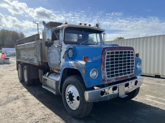 Image of Ford F-9000 equipment image 3