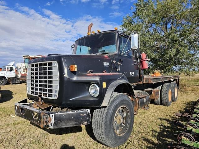Image of Ford F-9000 equipment image 2