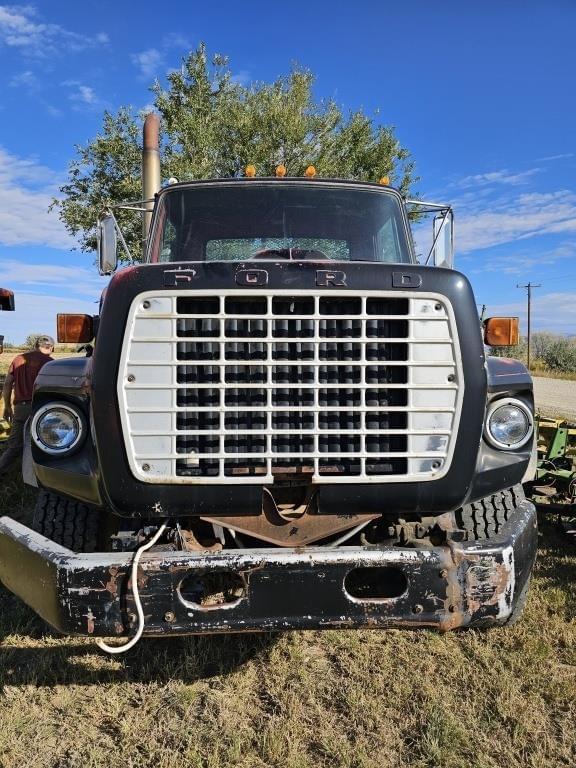 Image of Ford F-9000 equipment image 1