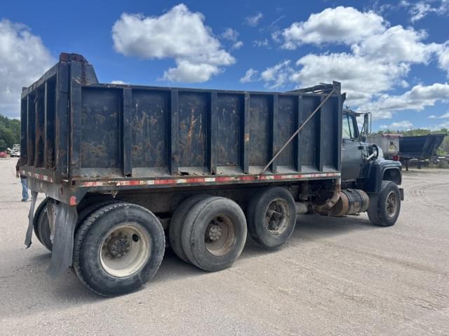 Image of Ford 9000 equipment image 4