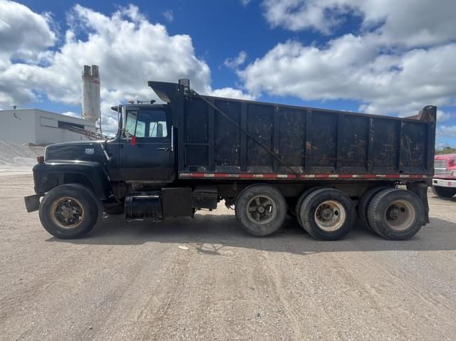 Image of Ford 9000 equipment image 1