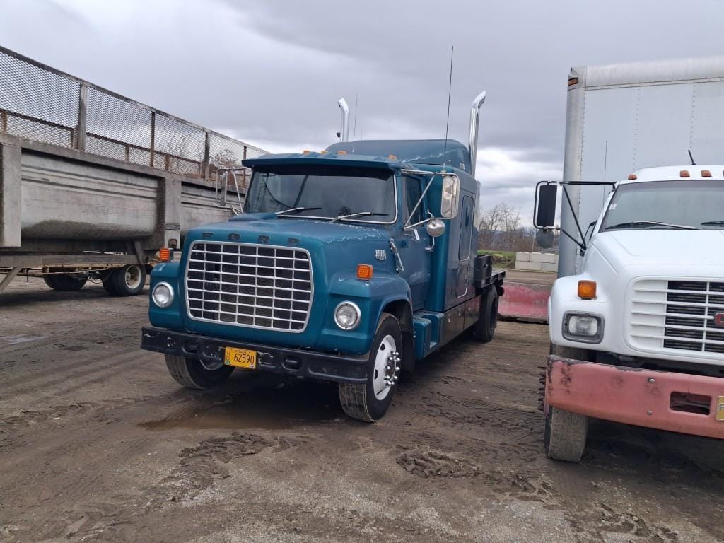 1979 Ford CF7000 Equipment Image0