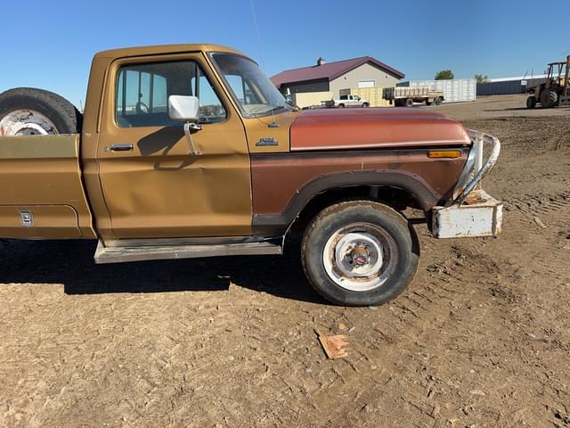 Image of Ford F-350 equipment image 1