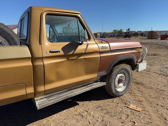 Image of Ford F-350 equipment image 4
