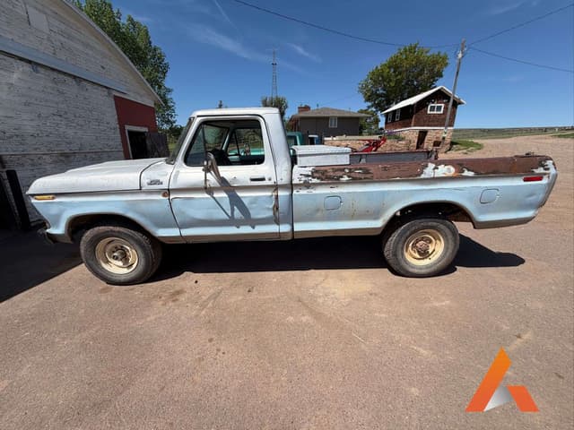 Image of Ford F-250 equipment image 1