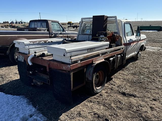 Image of Ford F-350 equipment image 4